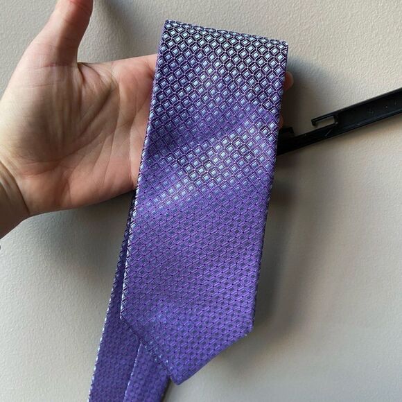 NWOT Michael Kors Geometric Lavender Silk Tie - Picture 1 of 3